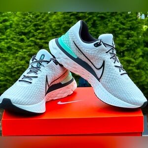 Nike Women's Sneakers - White and Teal